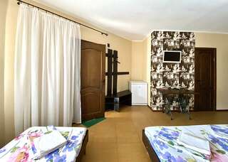 Гостиница У Антонины Архипо-Осиповка 4-местная комната стандарт-7