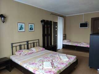 Гостиница У Антонины Архипо-Осиповка 4-местная комната стандарт-12