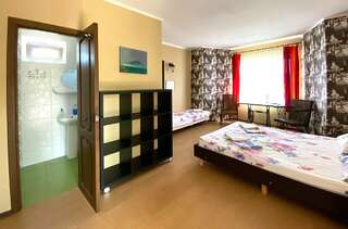 Гостиница У Антонины Архипо-Осиповка Стандартный четырехместный номер-8