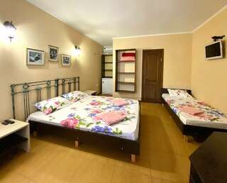 Гостиница У Антонины Архипо-Осиповка Трехместный номер-2