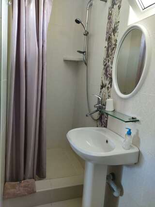 Гостиница У Антонины Архипо-Осиповка 4-местная комната стандарт-10