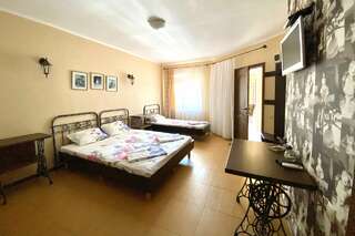 Гостиница У Антонины Архипо-Осиповка Стандартный четырехместный номер-1