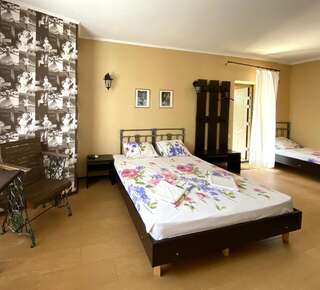 Гостиница У Антонины Архипо-Осиповка Стандартный четырехместный номер-7