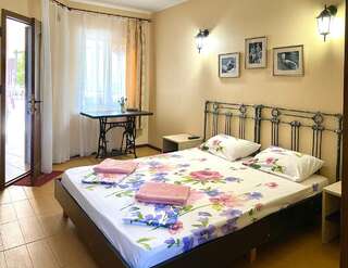 Гостиница У Антонины Архипо-Осиповка Трехместный номер-1