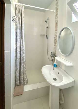 Гостиница У Антонины Архипо-Осиповка 4-местная 2-комнатная комната стандарт-7